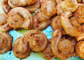 garlic-bacon cheesy spirals